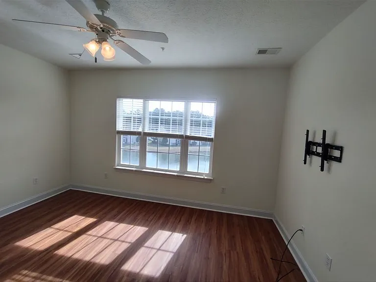 114 Fountain Pointe Ln #304 — Photo 8