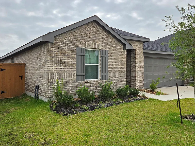 6110 Ginevra Summers Dr — Photo 2