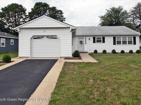 21 Panama Court, Toms River, NJ 08757