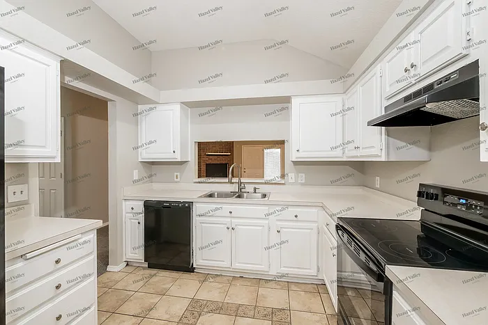 770 Lexington Park — Photo 5