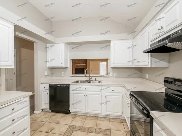 770 Lexington Park, Florissant, MO 63031