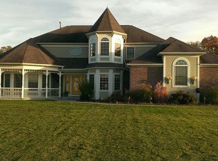 16 Gravel Hill Ln, Honeoye Falls, NY 14472