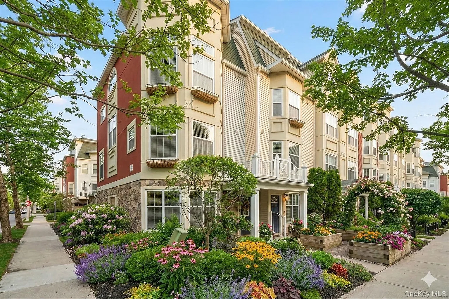 2 Leeward Drive photo 1