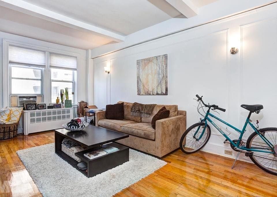 1st image of 200 W 70th St APT 10B