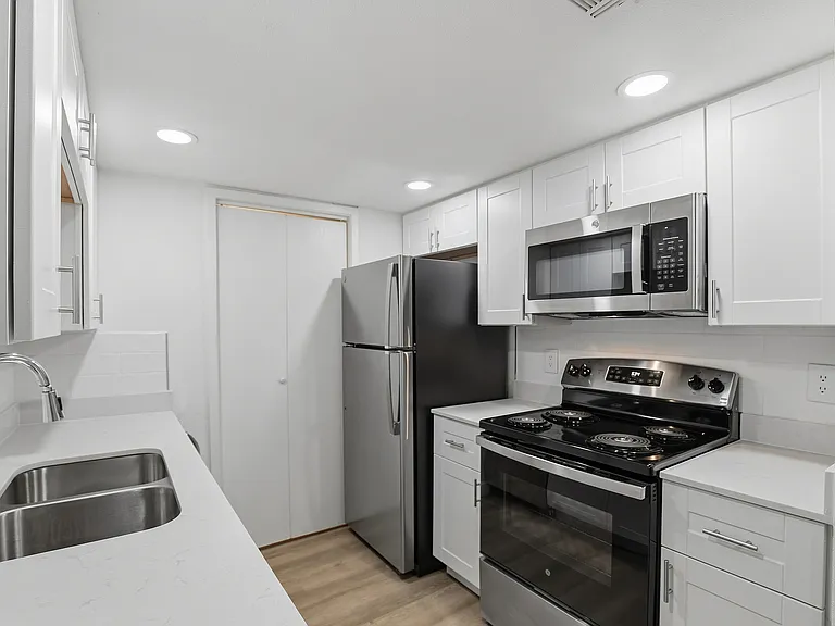 A2 - One Bedroom One Bathroom fully equipped kitchen.