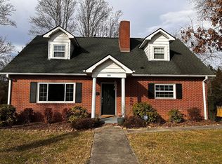 509 9th Ave W, Hendersonville, NC 28791