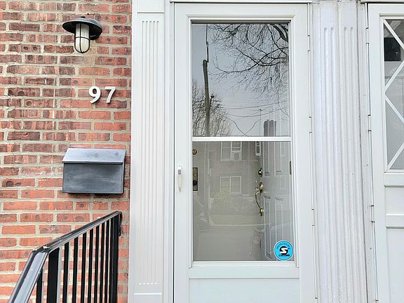 3rd image of 97 Beechwood Pl Floor 2