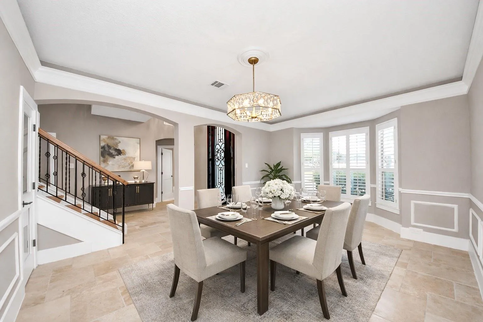 5 bed, 5.0 bath, 5065 sqft, $9,950 — Photo 4