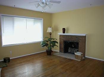 4th image of 931 NE Birchwood Dr