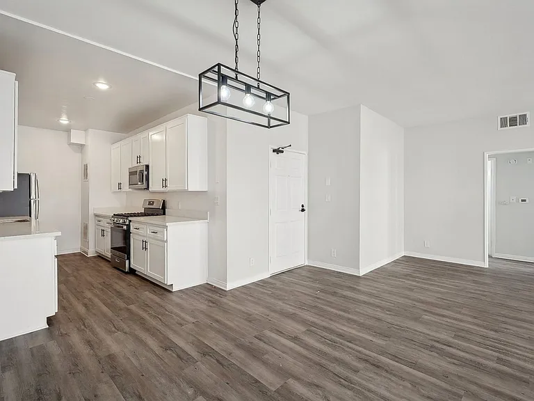1620 South Bentley Ave — Photo 42