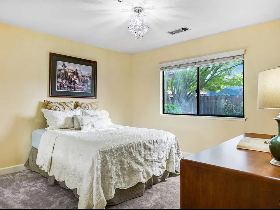 1639 San Vicente Ave #2