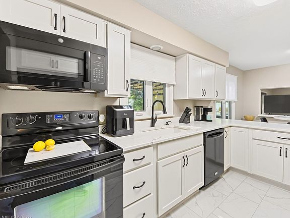 3rd image of 468 Bath Hills Blvd