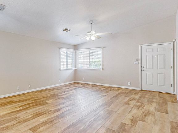 4th image of 8311 Santa Clarita St NE