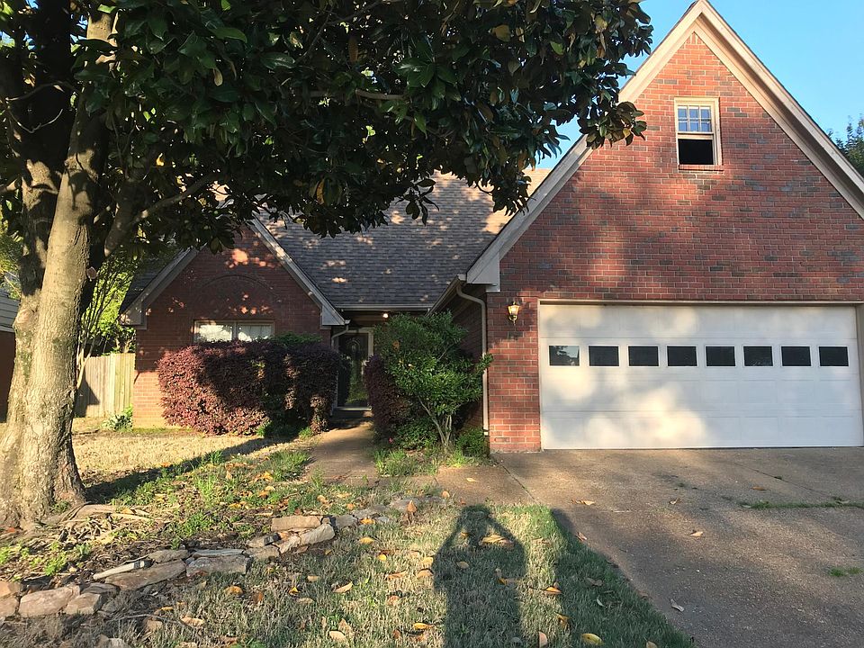 1st image of 2392 Lake Edge Dr