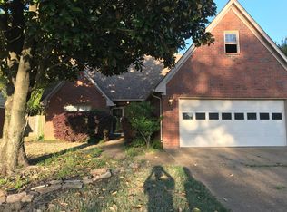 2392 Lake Edge Dr, Cordova, TN 38016