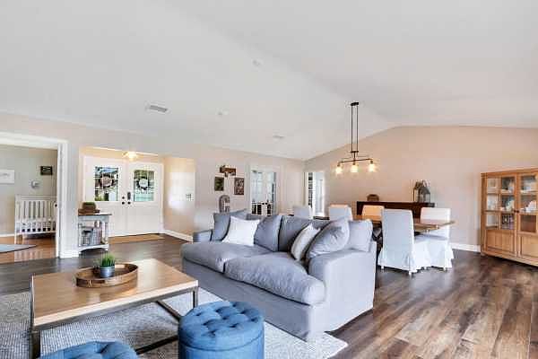 Home For Sale In Pheasant Walk