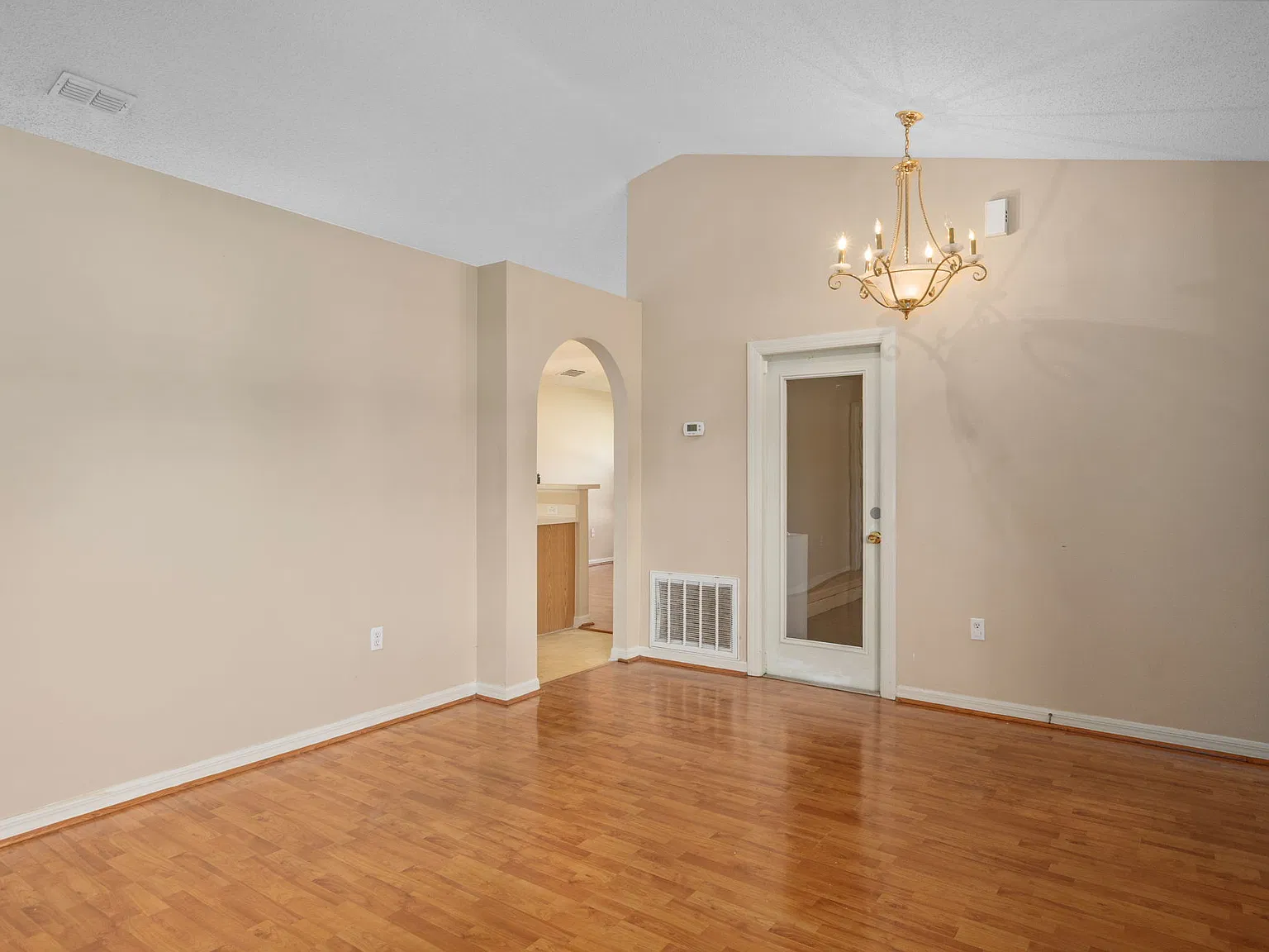4 bed, 1750 sqft, $1,945 — Photo 4