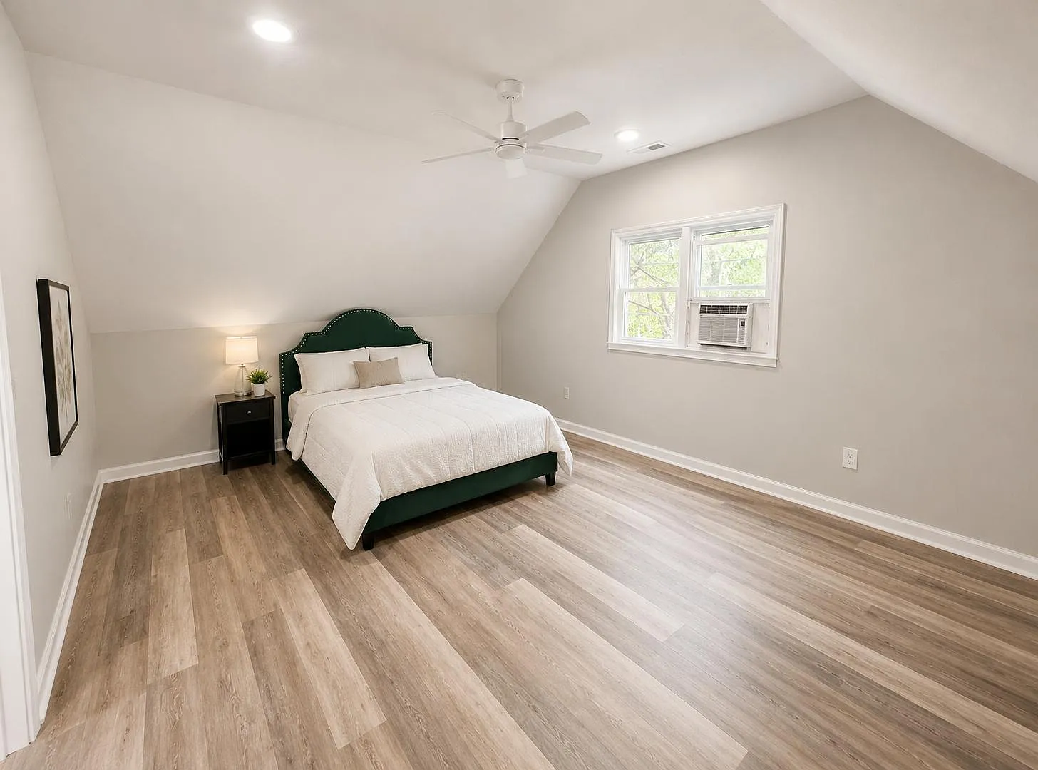 4 bed, 3.0 bath, 2000 sqft, $858 — Photo 1