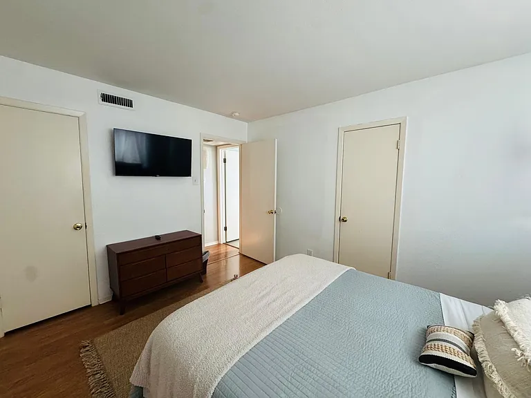 5808 Oram St #105 — Photo 6