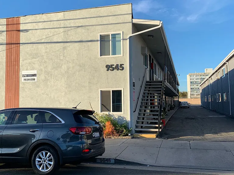 9545 Flower St — Photo 5
