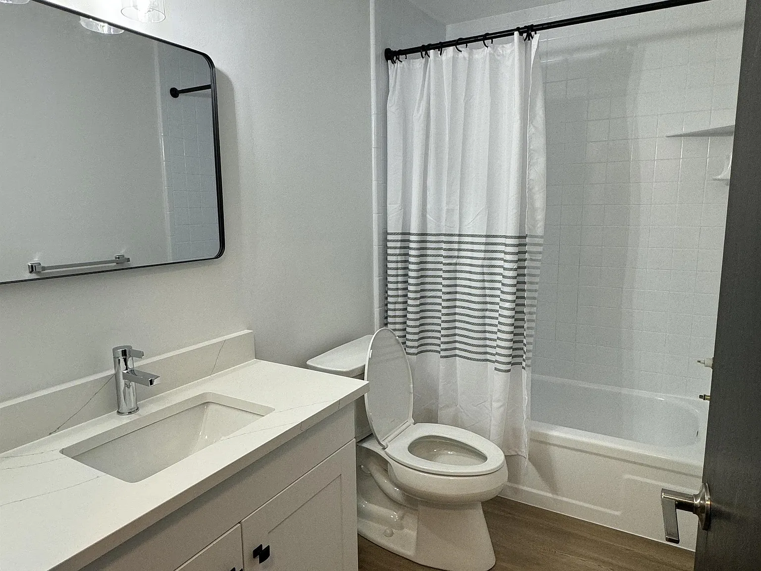 510 Montrose - 8 — Photo 4