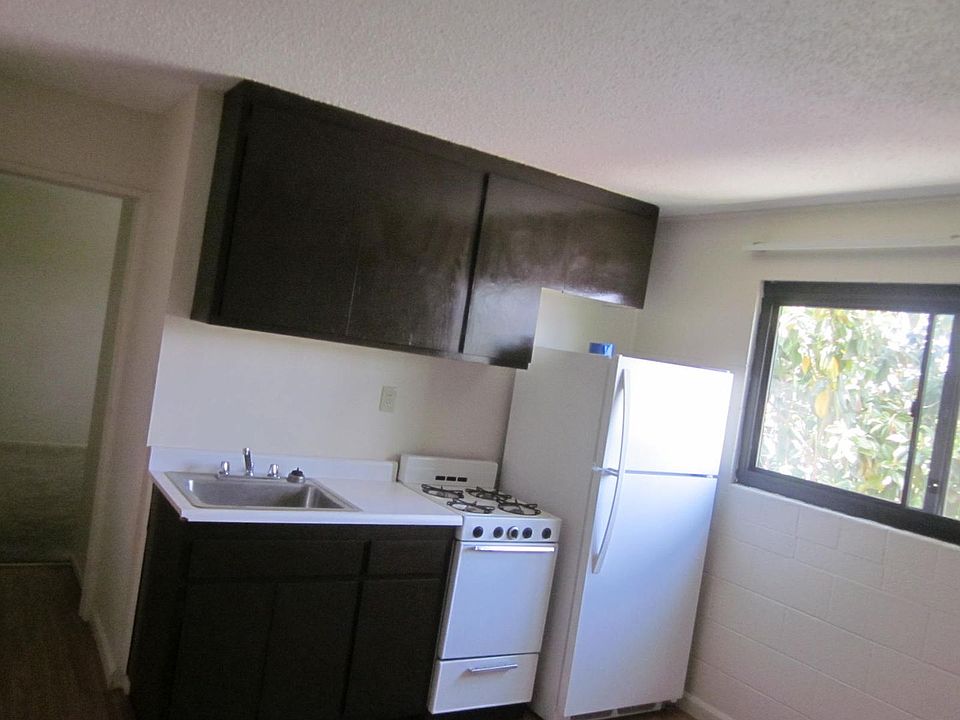 2nd image of 135 N B St #208