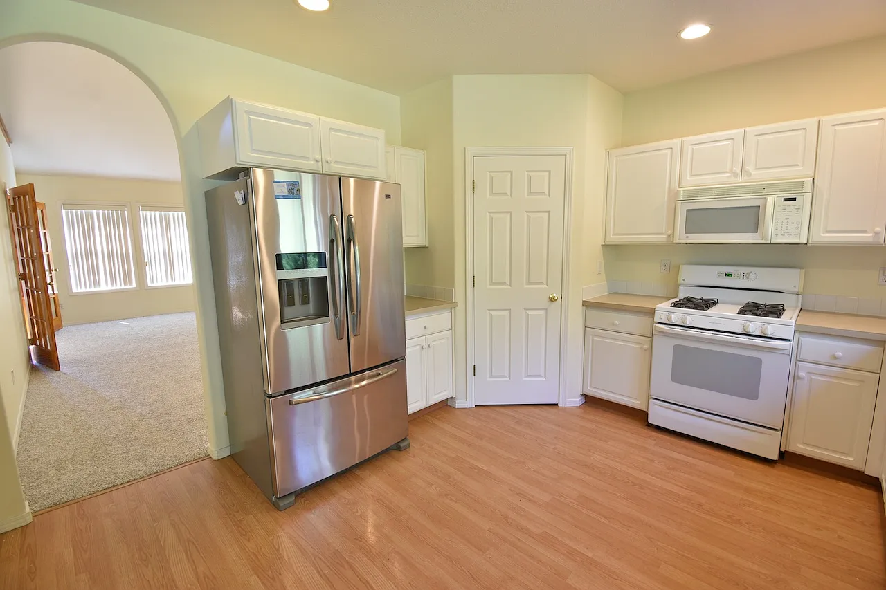 3 bed, 2.5 bath, 2529 sqft, $3,295 — Photo 4
