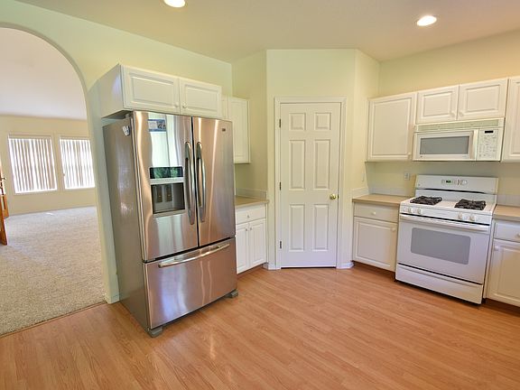 4th image of 1834 NW Poplar Ct