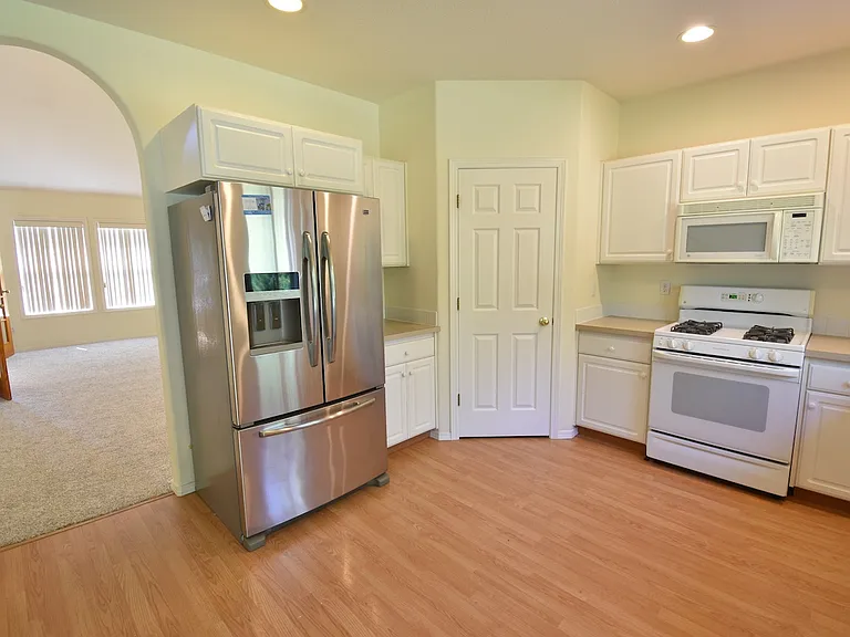 1834 NW Poplar Ct — Photo 4