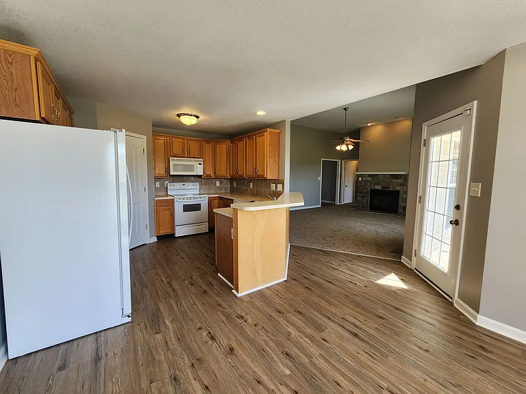 824 Ellie Nat Dr — Photo 13