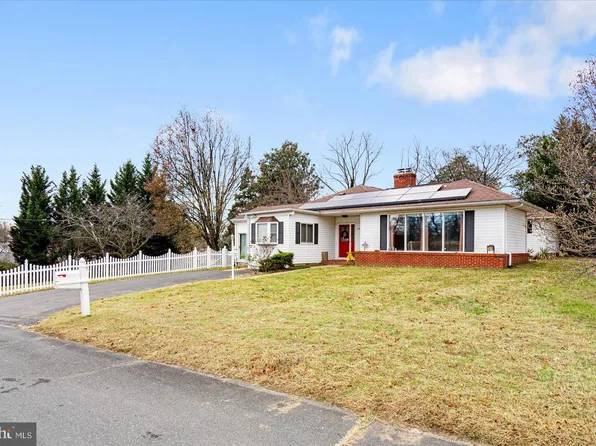 7414 Locust Dr, Hanover, MD 21076