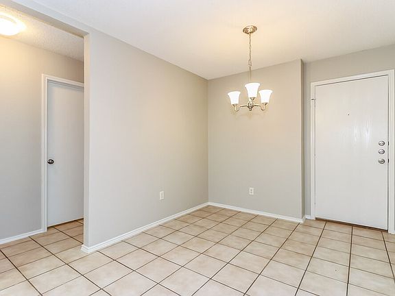 5th image of 513 Denise St
