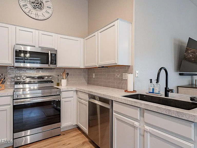 2574 W Sawtooth Way — Photo 4