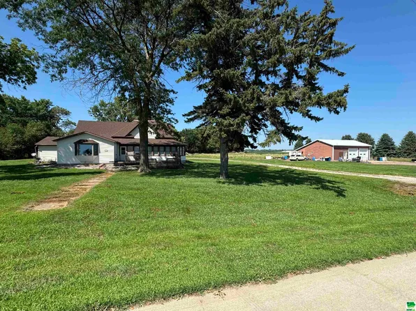 2361 18th St SW, Le Mars, IA 51031