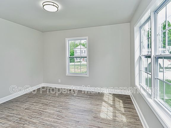 4th image of 115 Sterling St