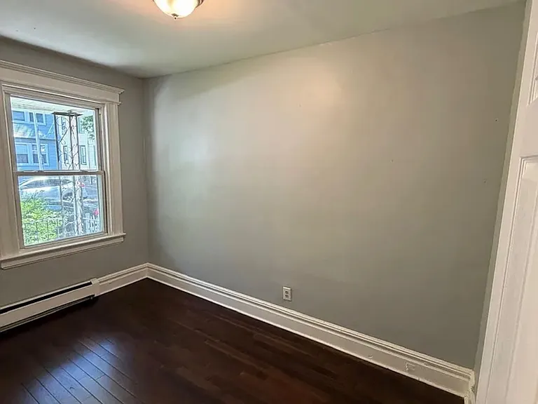 253 Amherst St #1R — Photo 4