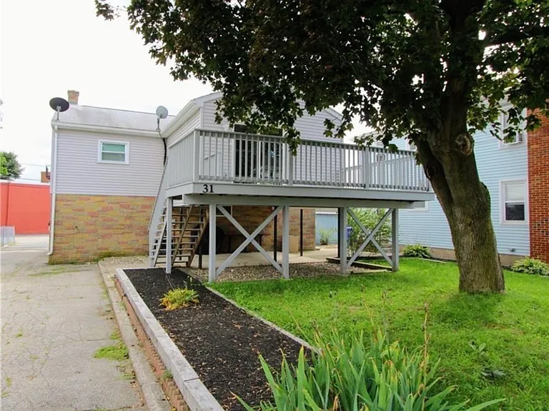 31 Foster St — Photo 2