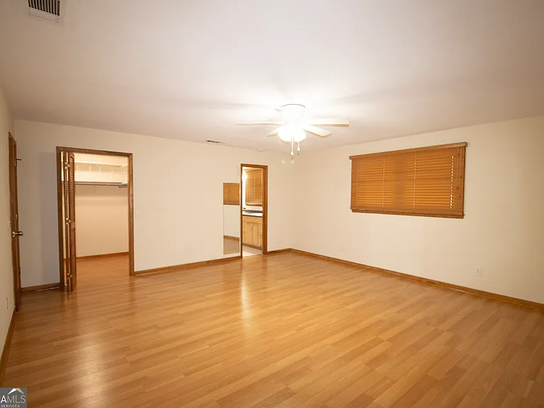 111 Ashley Ln — Photo 9