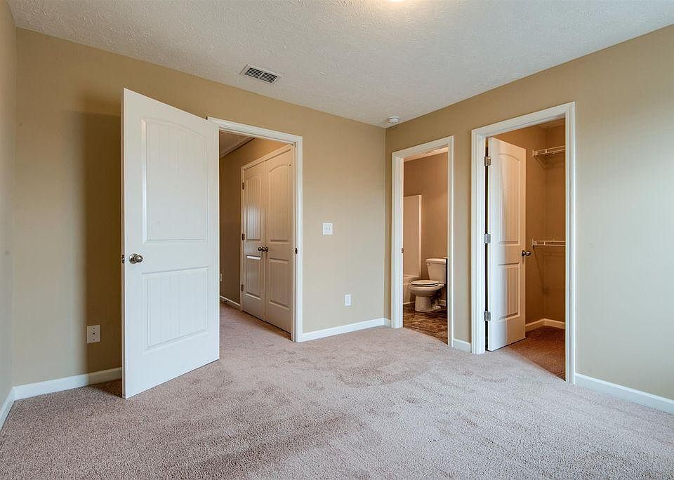 2nd image of 900 Beavercreek Way