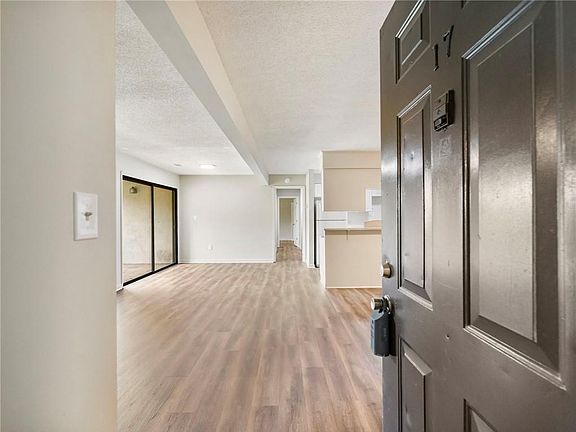 3rd image of 605 Candler St