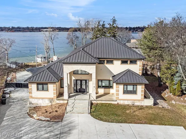 2362 N Pine Center Dr, West Bloomfield, MI 48323