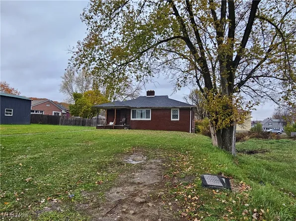 7847 Chestnut St, Masury, OH 44438