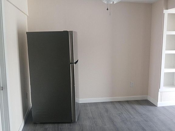 4th image of 45627 Deglet Noor St #2