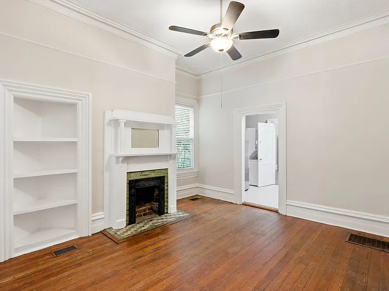 216 E Henry St #A — Photo 26