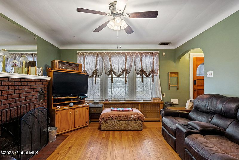 3rd image of 1437 Nott Street