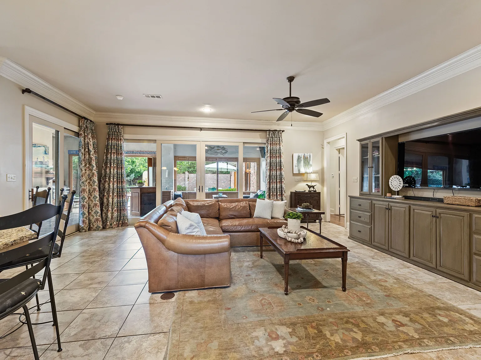 4 bed, 4525 sqft, $4,500 — Photo 4