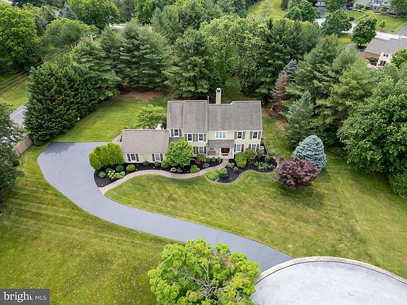 2nd image of 45 Bantry Ln