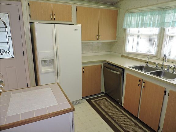 4th image of 16903 Camille St