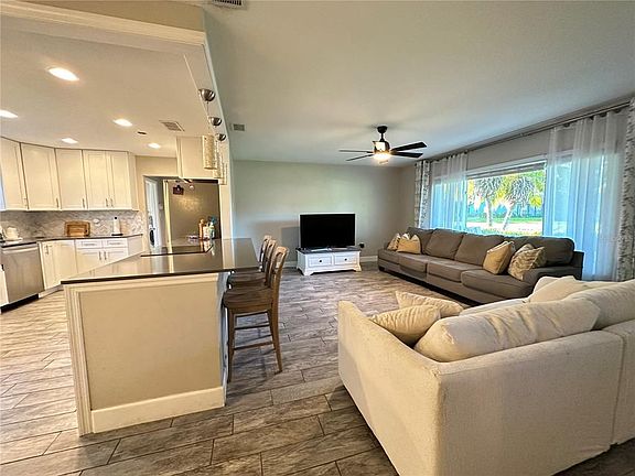 4th image of 547 Garden Heights Dr