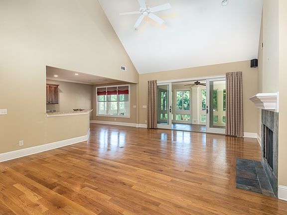 4th image of 1011 Harris Mill Ct